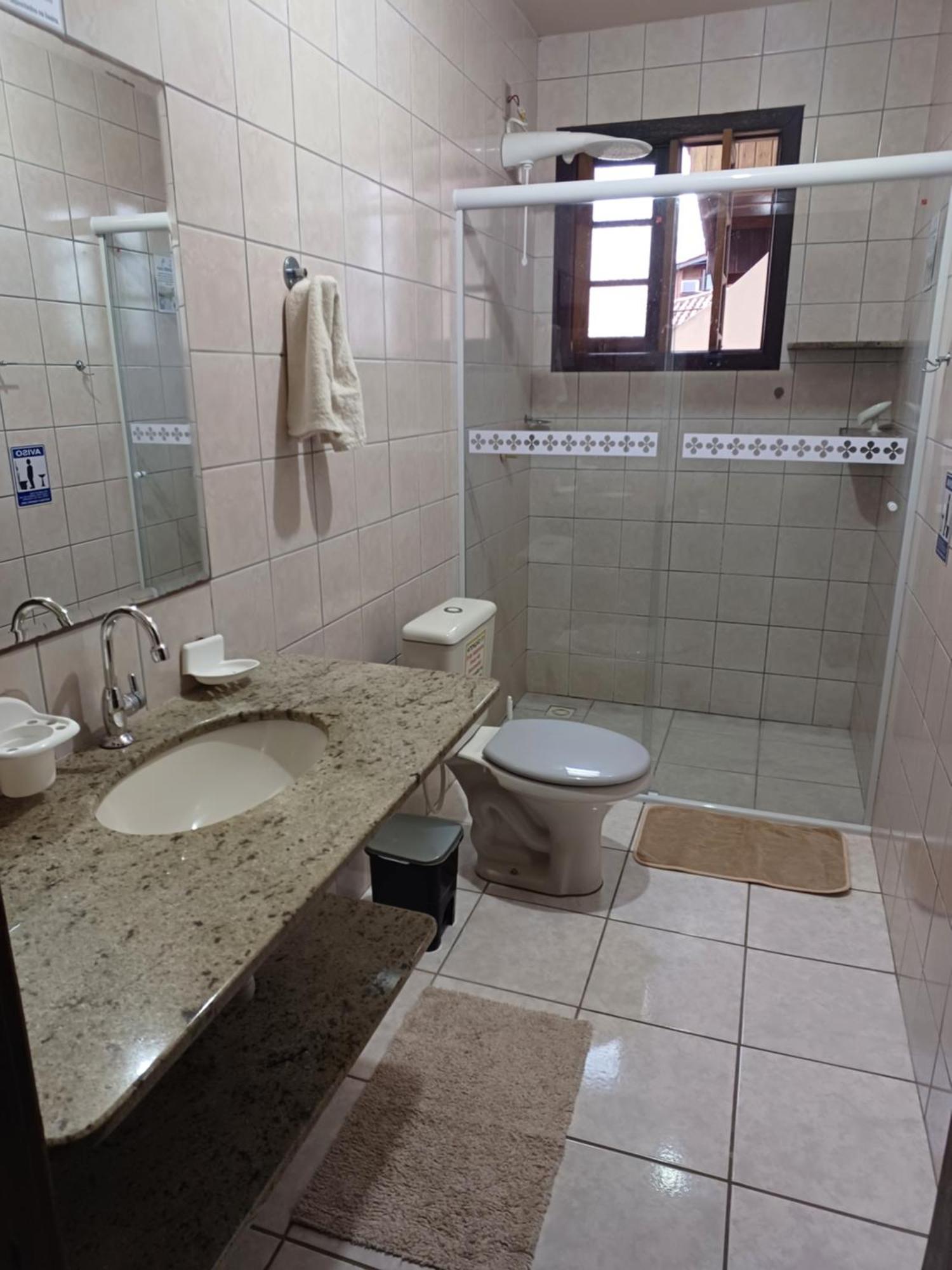 Lagoa Center House Hostel *