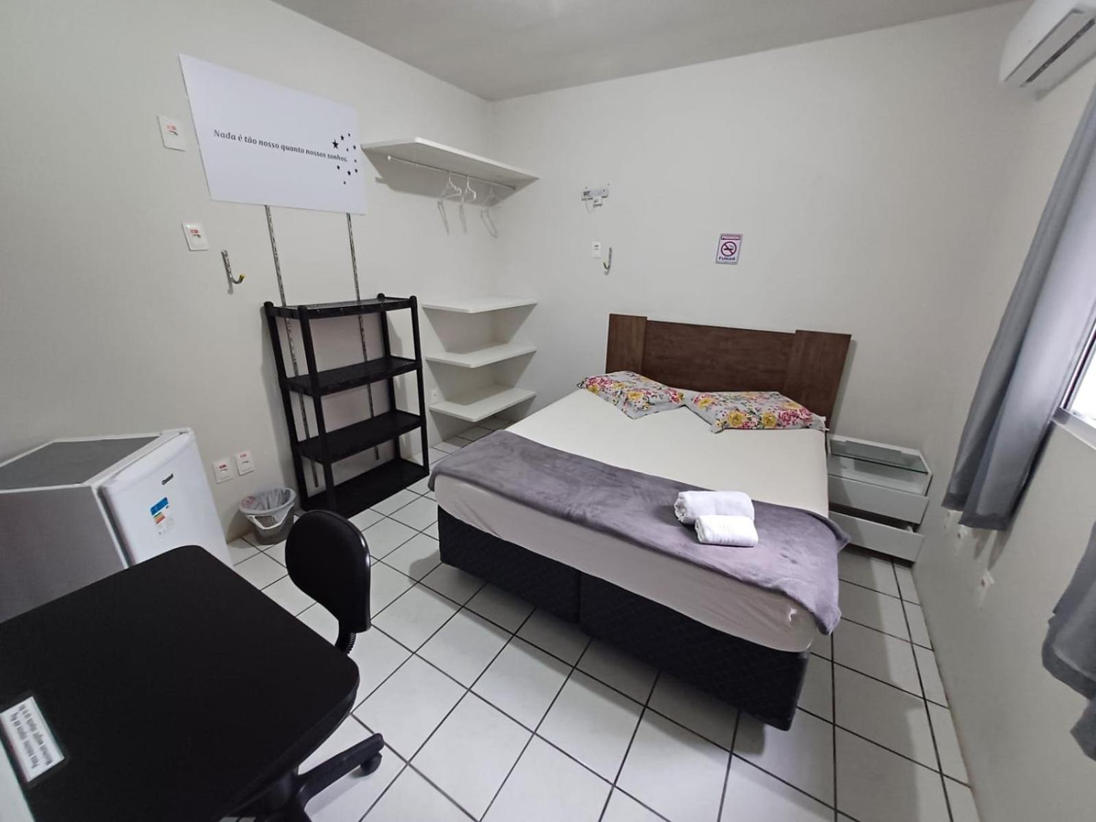 Hostal Lagoa Center *